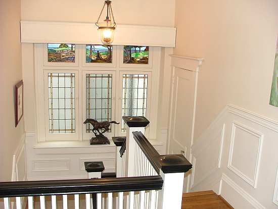 Applique painted on stairs as wainscoting