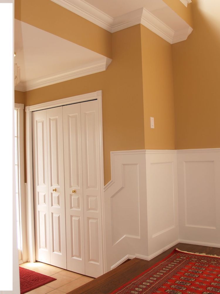 Recessed wainscoting in hallway with step