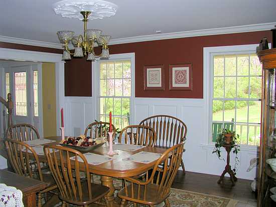 Tall recessed panelled wainscoting in a dining room