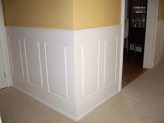 Raised panel wainscoting fits in corners seasmless