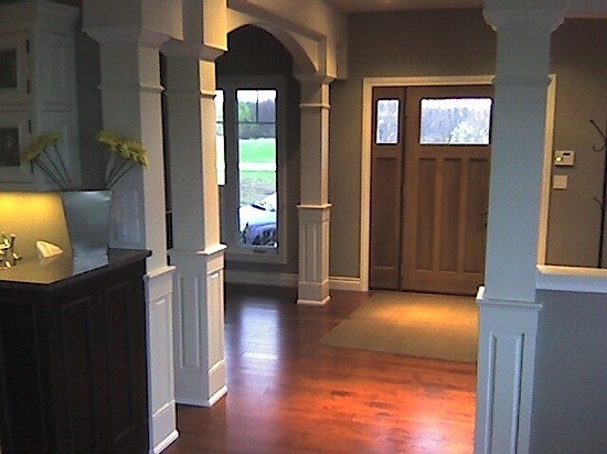 Decorative interior square columns in entrance way