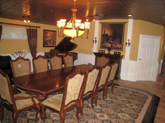 Flat panelled wood pilasters in a dining room